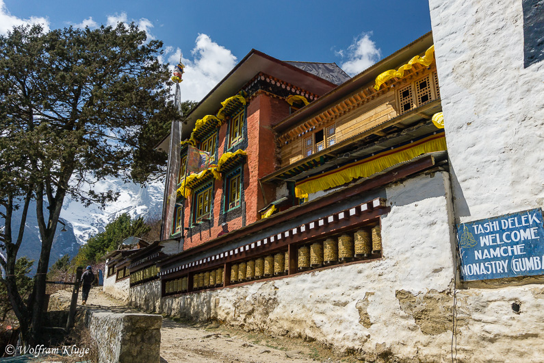 Namche Bazar, Manastir