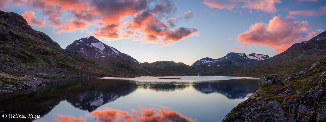 Sonnenuntergang am Hellertjonne-See, Jotunheimen Gebirge, Norwegen